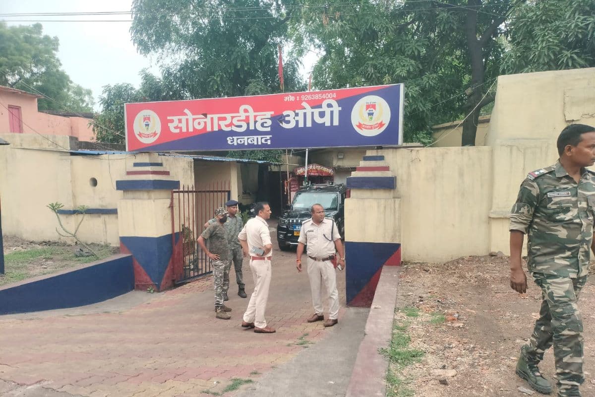 धनबाद के सोनारडीह में कोयला तस्करों का उत्पात, फायरिंग-बमबारी से दहशत 
