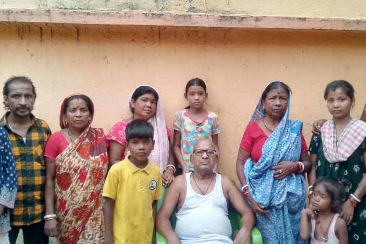 Dhanbad: कोलकाता में तीन मंजिला वेयर हाउस ढांचा गिरने से निरसा के एक मजदूर की मौत, गांव में मातम