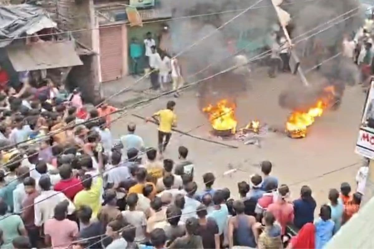 Dhanbad: लापता युवक का शव नियामतपुर से बरामद, लोगों ने बराकर स्टेशन रोड किया जाम