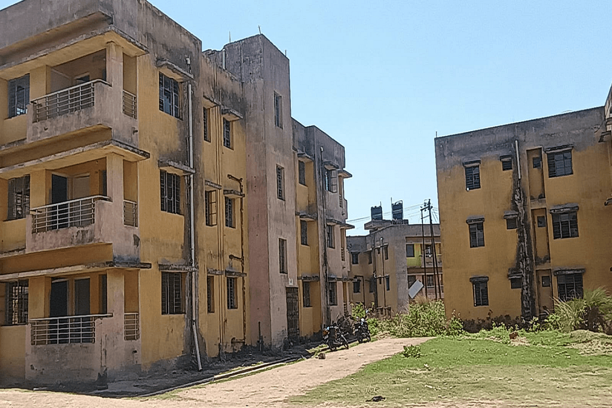 धनबाद के सिजुआ में सरकारी जमीन पर बीसीसीएल का कब्जा! 28 एकड़ बना दिया सैंकड़ों क्वार्टर और बंगला