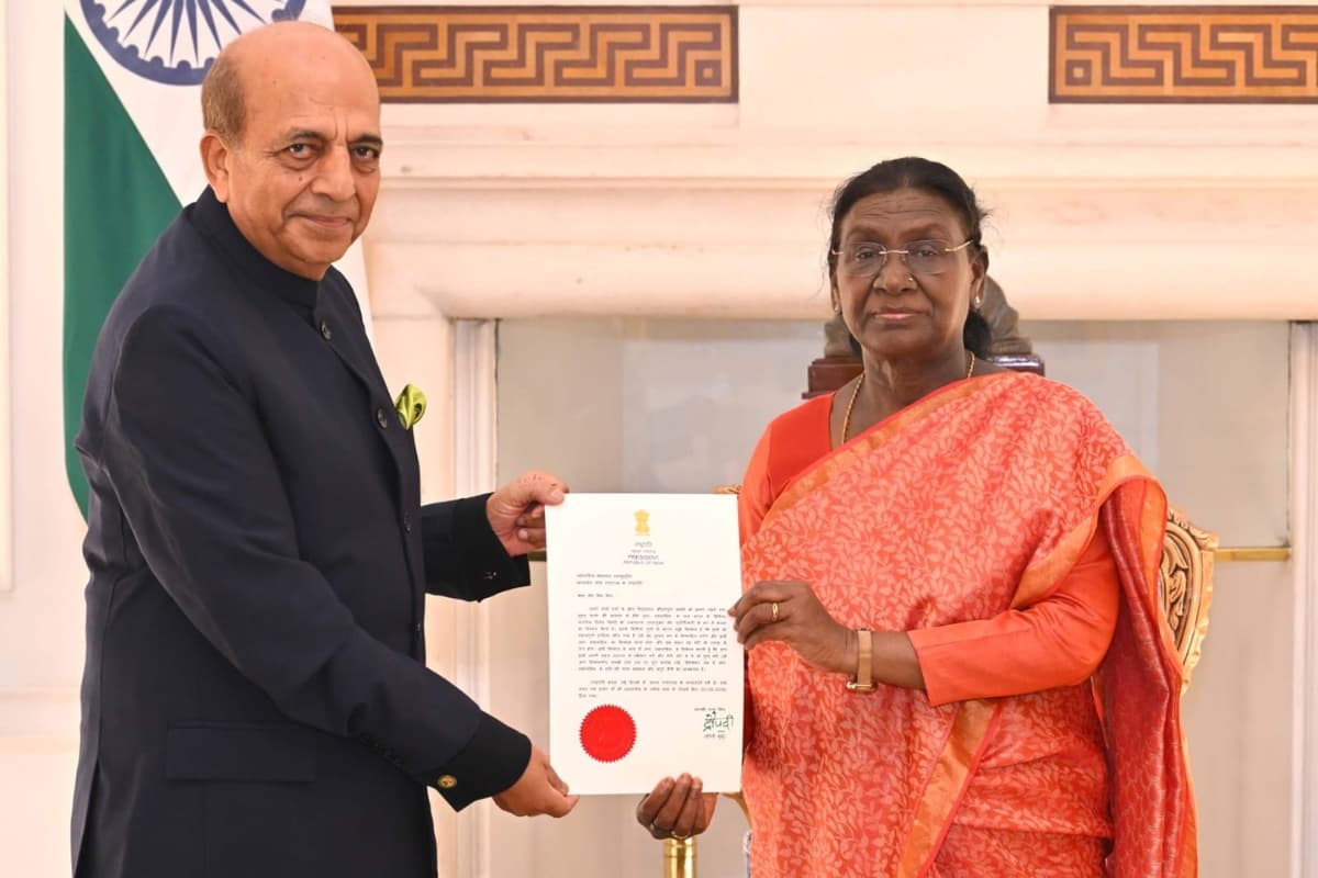 बांग्लादेश में IFS अधिकारी की जगह नेता बने राजदूत, दिनेश त्रिवेदी की नियुक्ति से दुनिया को क्या संदेश दे रही भारत सरकार?