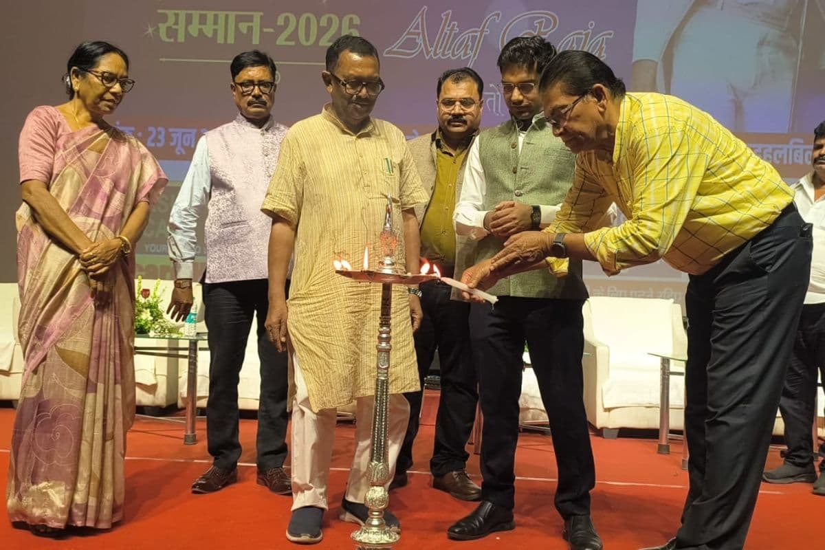 प्रभात खबर दुमका गौरव सम्मान: शिक्षा, खेल, संस्कृति और प्रशासन के 37 विशिष्ट हस्तियों का हुआ सम्मान