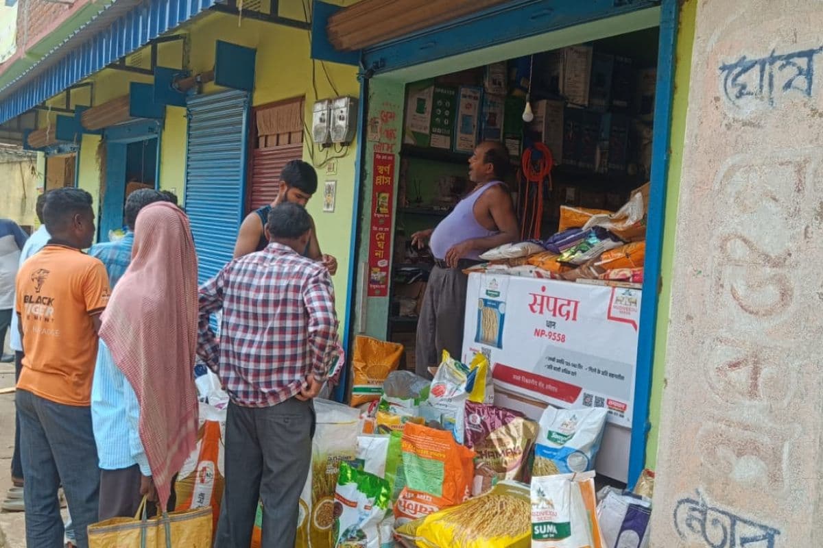 पूर्वी सिंहभूम: सरकारी सिस्टम फेल, लैंपस में अब तक नहीं आया धान का बीज, महंगे दाम पर खरीद रहे किसान