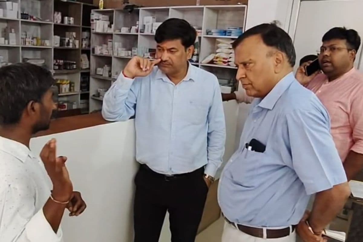 Garhwa: दूसरी बार बंद कराया गया दिव्या कमल हॉस्पिटल, जांच में नदारद मिले डॉक्टर