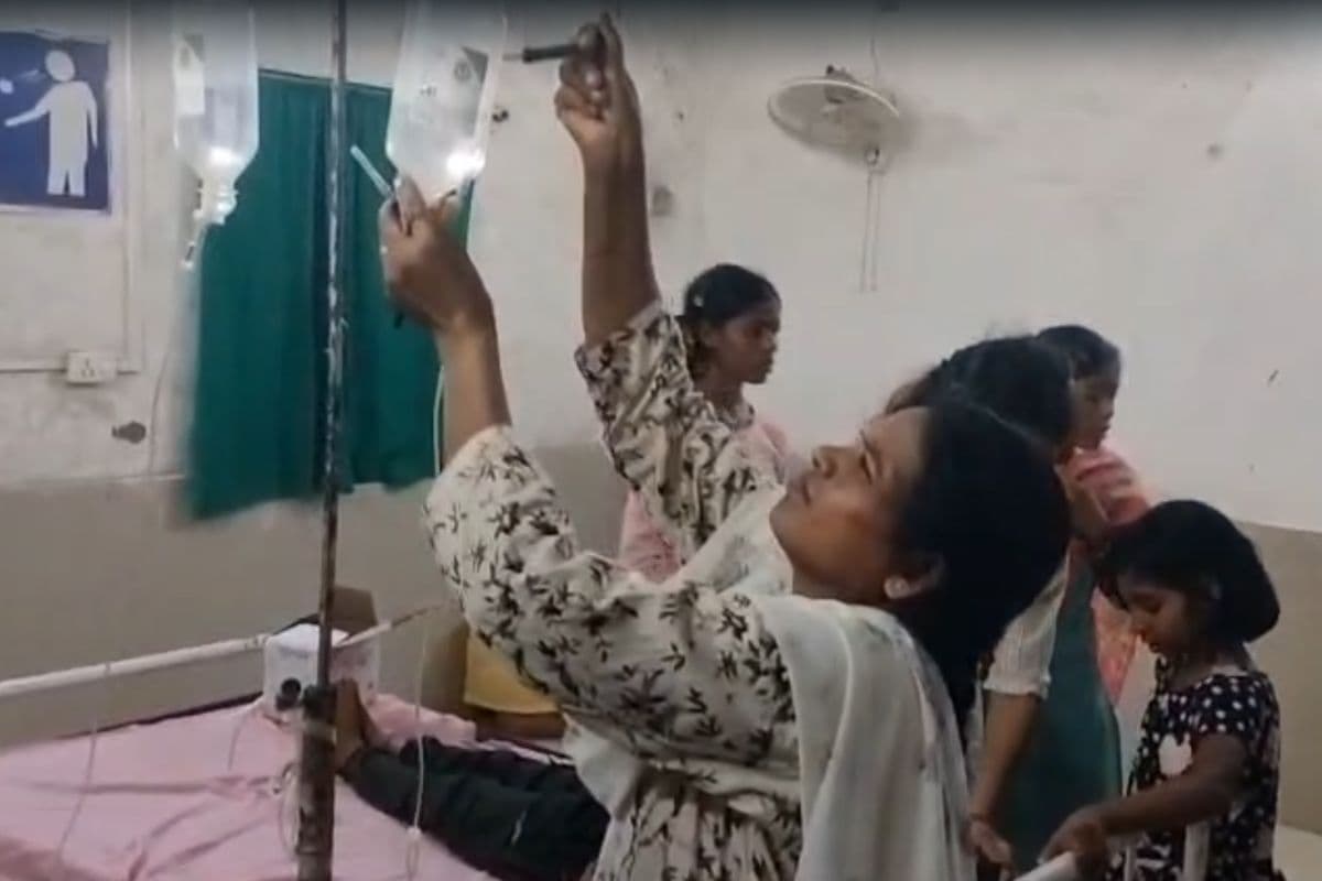 Garhwa: कस्तूरबा विद्यालय खरौंधी की 100 से अधिक छात्राएं फूड प्वाइजनिंग की शिकार, 2 गंभीर