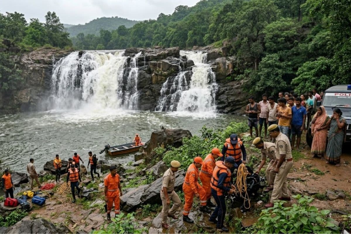 Garhwa: सुखलदरी जलप्रपात में डूबने से लातेहार के युवक की मौत, 18 घंटे बाद मिला शव