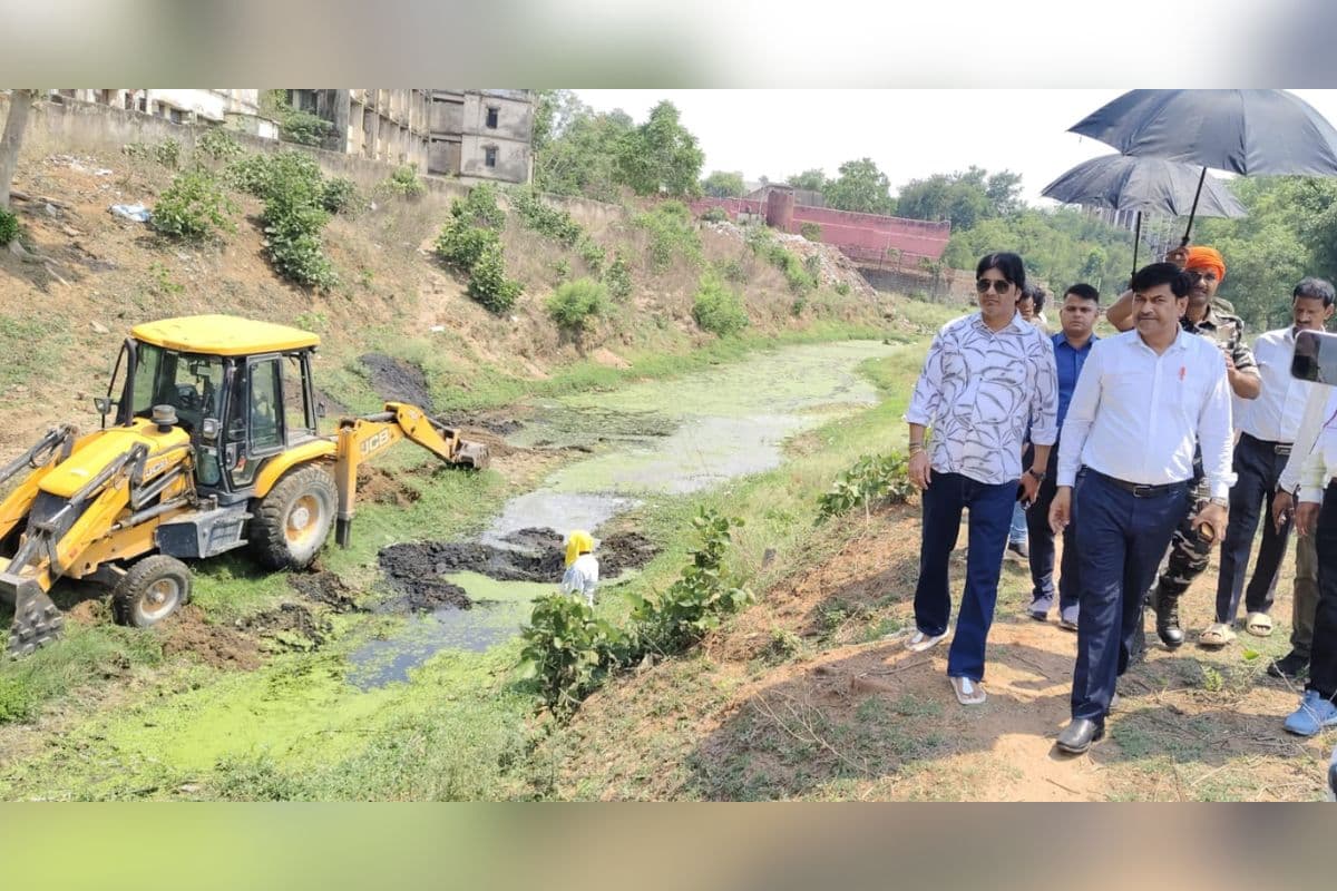 गढ़वा में एसडीएम की एक पहल बनी जनआंदोलन, 'आपन सरस्वतिया' अभियान के पूरे हुए 8 दिन