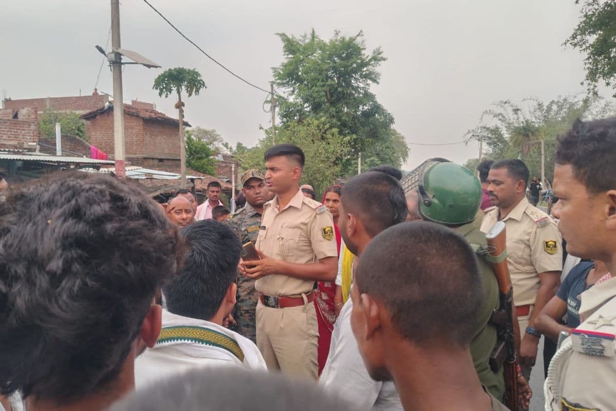 गया जी में तेज रफ्तार डंपर ने 5 साल की बच्ची को रौंदा, मौके पर मौत; ग्रामीणों ने किया सड़क जाम