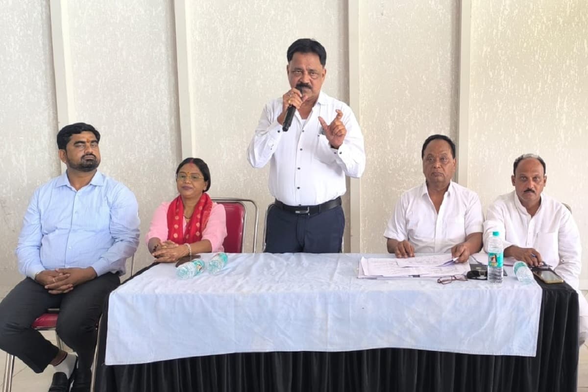 एसआईआर पर झामुमो की बैठक में बोले सुदिव्य कुमार सोनू, भाजपा जनता को कर रही है गुमराह