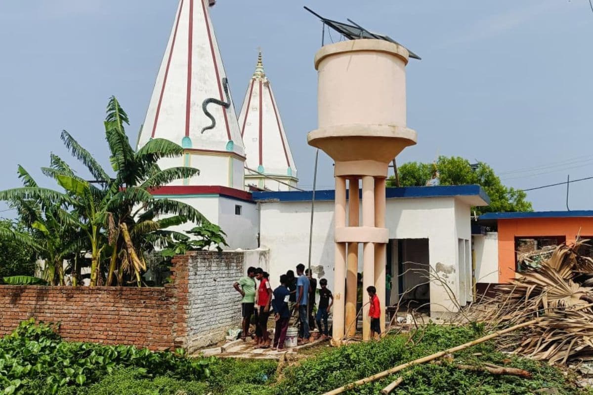 गोड्डा: नेताओं से भरोसा उठा तो खुद संभाला मोर्चा, चंदा जुटाकर 2 साल से बंद जलमीनार किया चालू