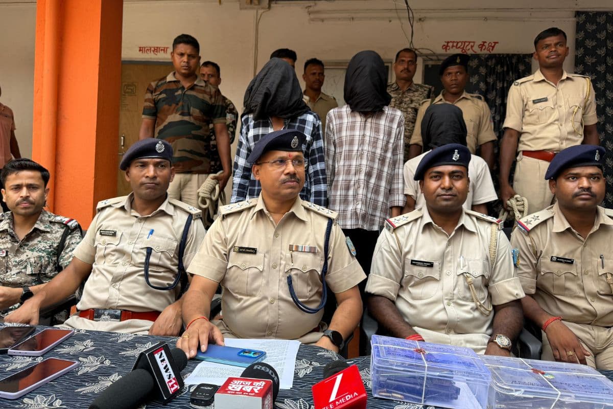 Godda: मुखिया अनुपम भगत पर फायरिंग केस, SIT ने 3 शातिर अपराधियों को दबोचा; पिस्टल बरामद