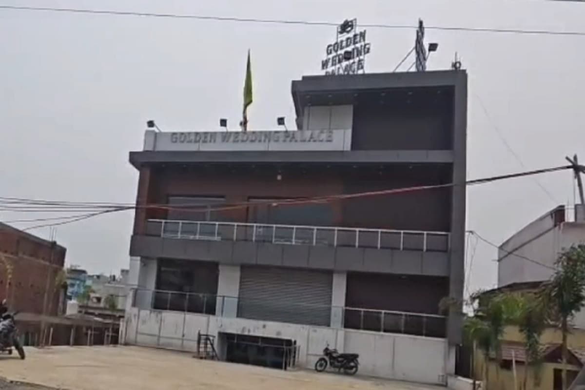 धनबाद के गोल्डन वेडिंग पैलेस पर चलेगा निगम का बुल्डोजर, 15 दिन का मिला अल्टीमेटम