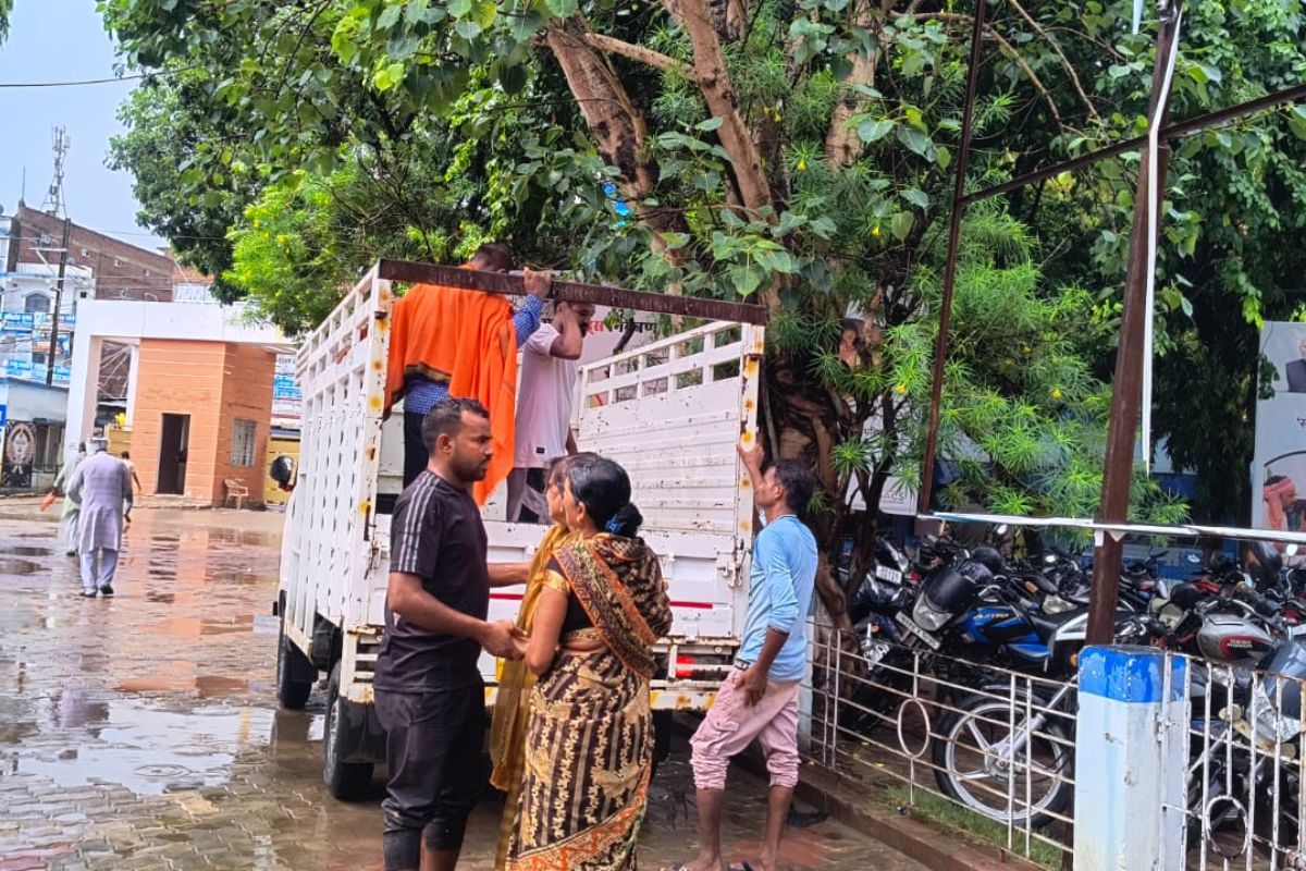 गोपालगंज में हाई टेंशन तार की चपेट में आने से मजदूर की मौत, बिजली विभाग पर फूटा ग्रामीणों का गुस्सा