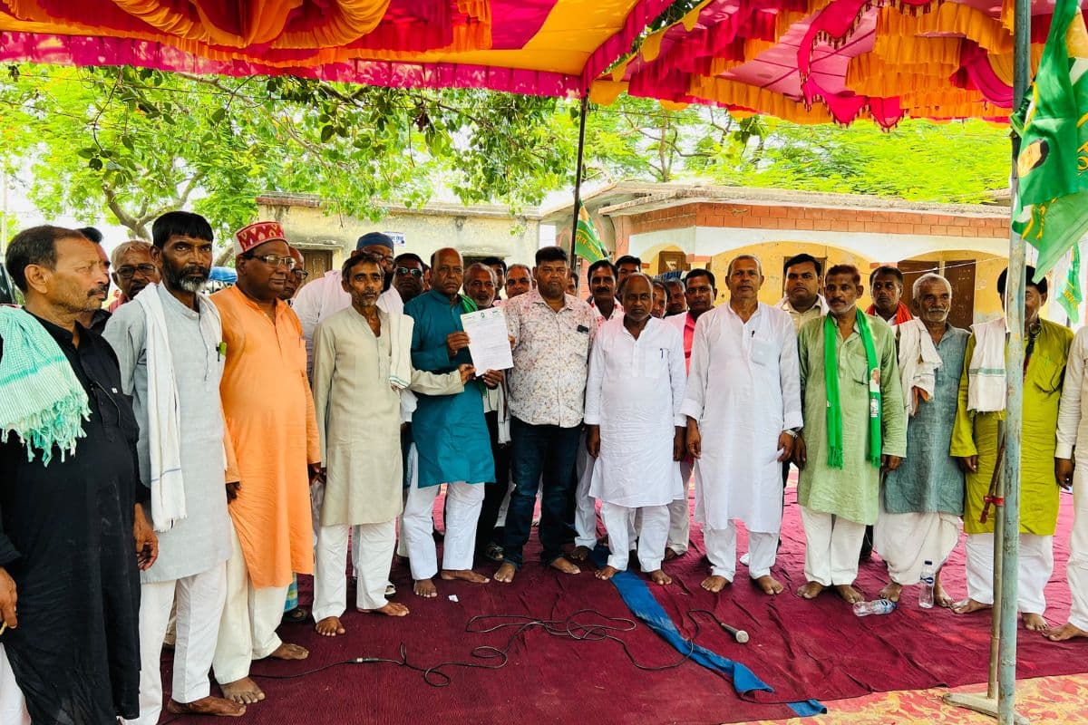 लालू यादव के पैतृक गांव फुलवरिया में राजद का महाधरना, बिगड़ती कानून व्यवस्था और भ्रष्टाचार के खिलाफ खोला मोर्चा