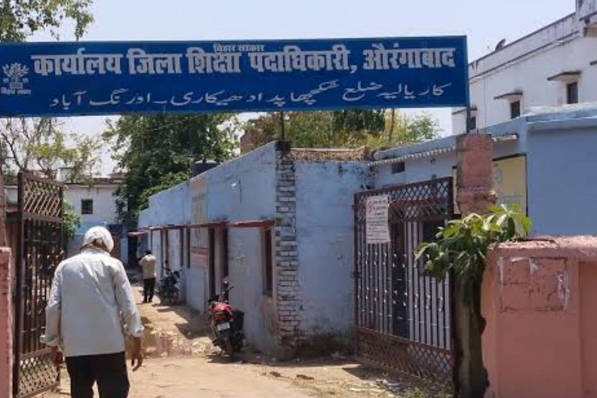 औरंगाबाद में नामांकन में लापरवाही पर शिक्षा विभाग का बड़ा एक्शन, 54 एचएम के तीन दिन का वेतन कटा , 261 से मांगा जवाब