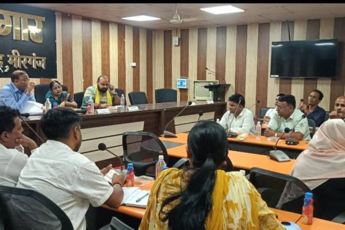गोपालगंज नगर परिषद की बैठक में बड़ा फैसला; बिजली, जलजमाव और स्ट्रीट लाइट की समस्या होगी दूर