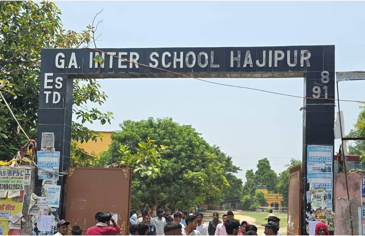 NEET परीक्षा में सॉल्वर गैंग का भंडाफोड़, हाजीपुर में दूसरे की जगह परीक्षा दे रहा फर्जी अभ्यर्थी गिरफ्तार