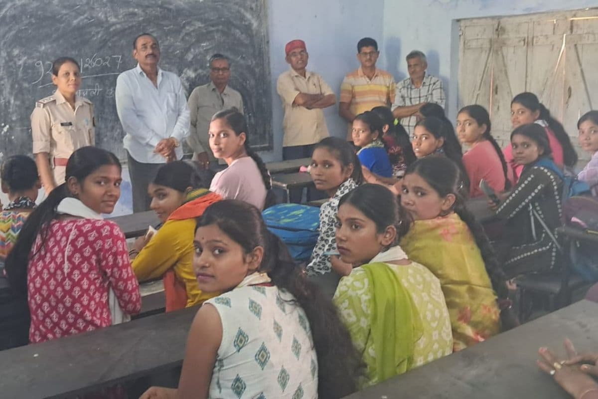 औरंगाबाद में पुलिस दीदी कार्यक्रम में शिक्षा, सुरक्षा और नारी सशक्तिकरण पर जोर, छात्राओं को सोशल मीडिया के दुष्प्रभावों के बारे में बताया
