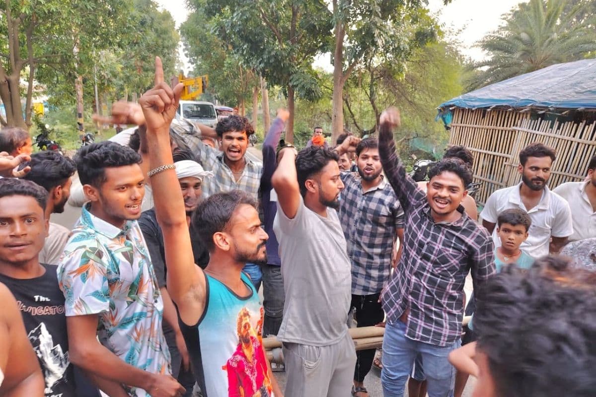 महनार में दो दिनों से बिजली गुल, आक्रोशित लोगों ने स्टेशन रोड किया जाम