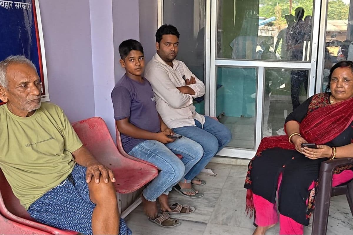 डॉक्टर के घर पर चढ़कर बदमाशों ने की मारपीट, क्लिनिक में भी की तोड़फोड़