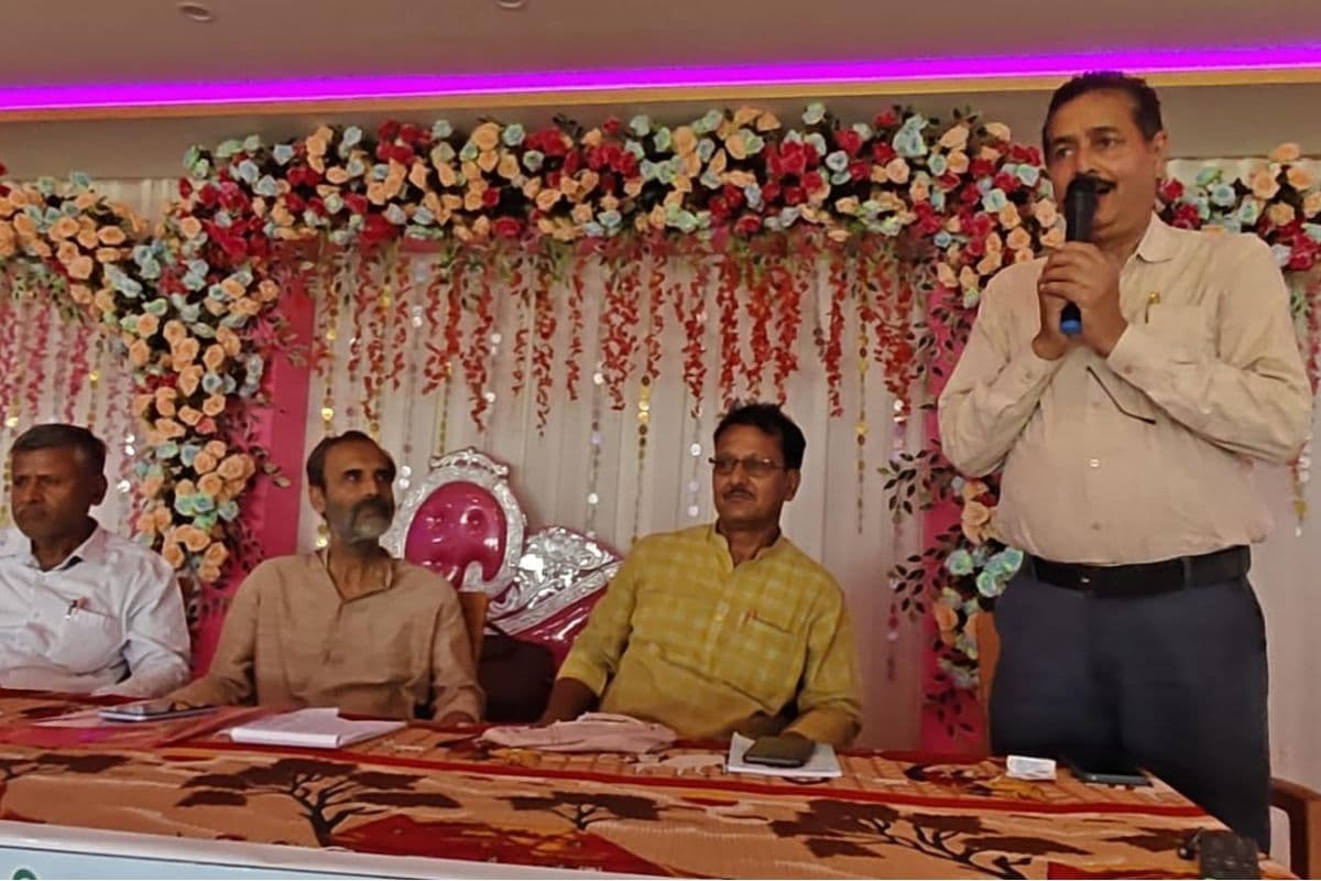 महुआ में शिक्षा के निजीकरण पर कार्यशाला, देश में 'समान शिक्षा व्यवस्था' लागू करने की उठी मांग