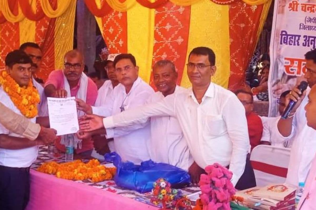 महुआ में लोहार समाज का एकदिवसीय सम्मेलन आयोजित. मेधावी छात्र-छात्राओं को किया गया सम्मानित