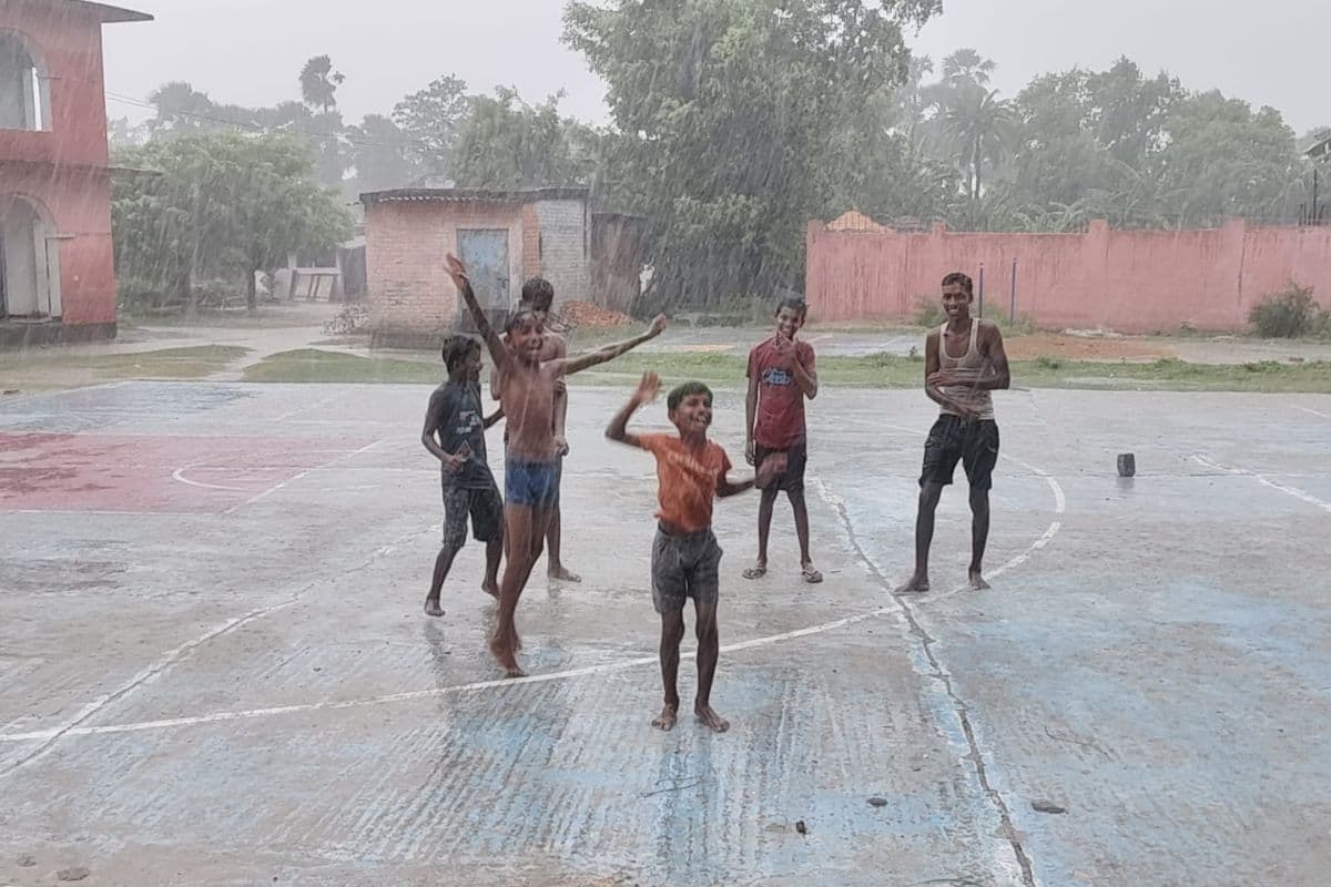 हाजीपुर में जून के आखिरी दिन मेहरबान हुआ मानसून, झमाझम बारिश से मिली राहत, किसानों के चेहरे खिले
