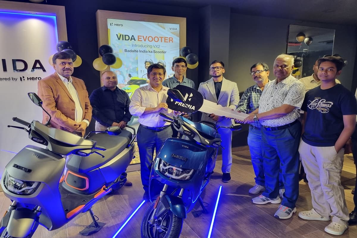 हजारीबाग के सिंदूर में खुला हीरो प्रीमिया शोरूम, ग्राहकों को मिलेंगी प्रीमियम बाइक और इलेक्ट्रिक स्कूटर की सुविधाएं