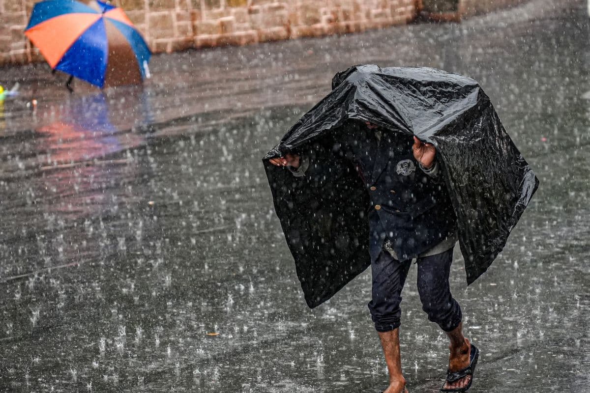 Madhubani Weather Alert: मधुबनी में आज 40 किमी की रफ्तार से चलेंगी हवाएं, बारिश को लेकर प्रशासन की विशेष हिदायत