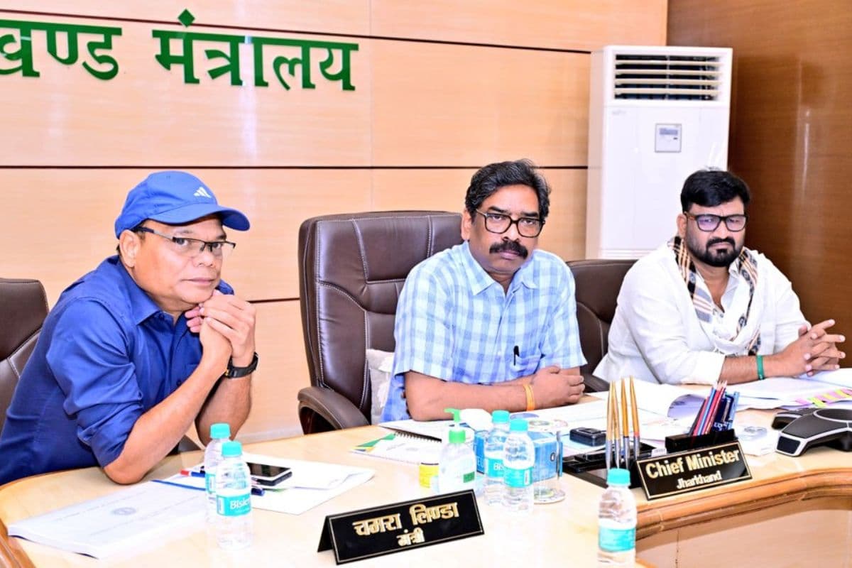 झारखंड में अब स्कूली बच्चों को 'ई-साइकिल' देगी हेमंत सरकार, कल्याण विभाग की बैठक में CM का निर्देश