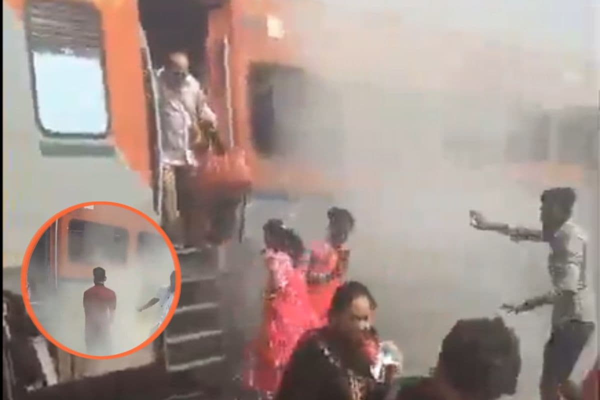 Video: इंदौर-जोधपुर रणथंभौर एक्सप्रेस से अचानक निकलने लगा धुआं, मची अफरा-तफरी