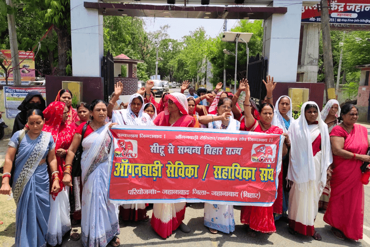 जहानाबाद में 8 सूत्री मांगों को लेकर सेविका-सहायिकाओं का प्रदर्शन, सरकार को सौंपा ज्ञापन