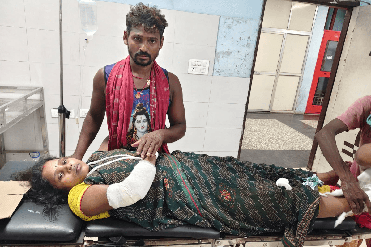 जनसाधारण एक्सप्रेस में आग की अफवाह से मची भगदड़, महिला ने ट्रेन से लगाई छलांग, हाथ-पैर टूटा