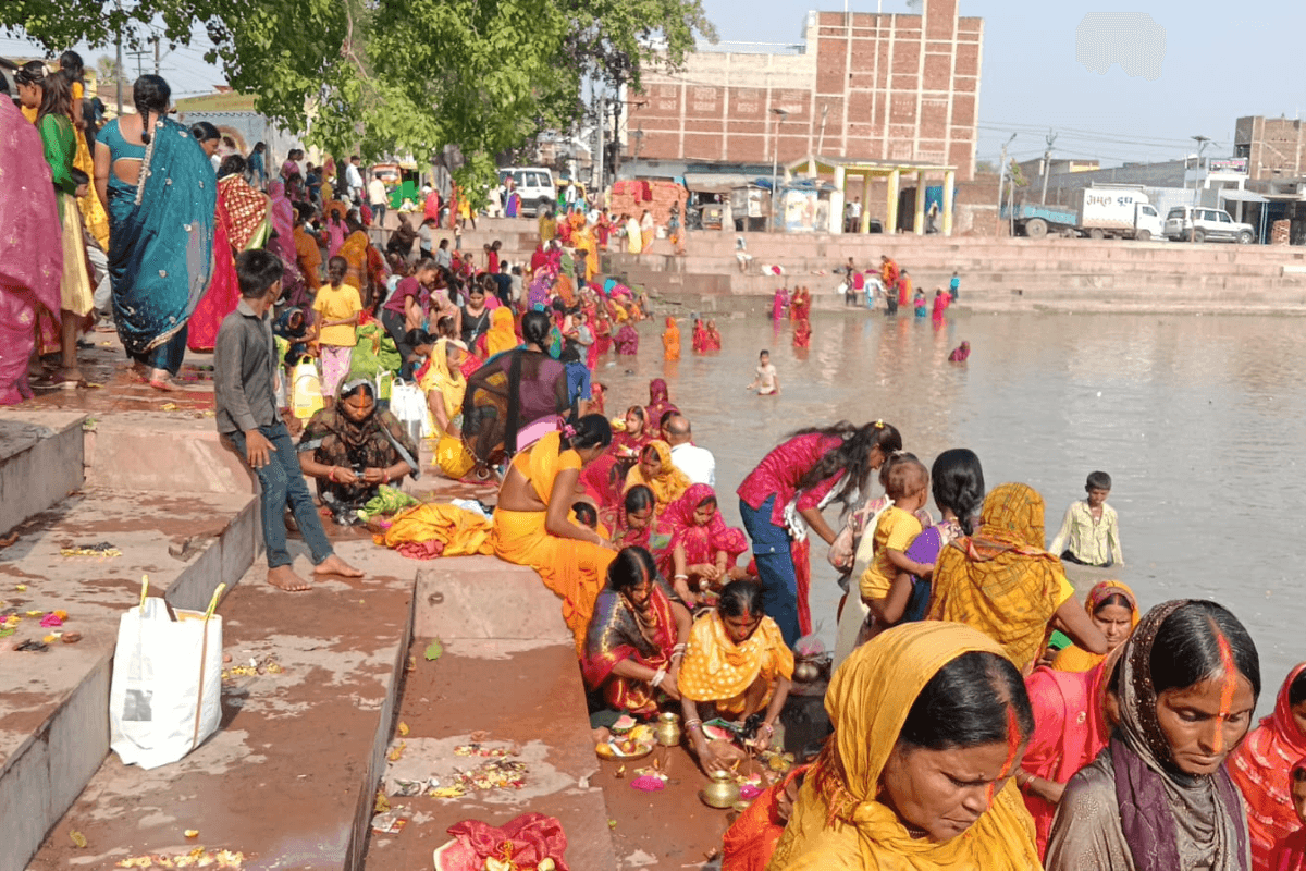 जहानाबाद में निर्जला एकादशी पर ठाकुरवाड़ी में उमड़ा आस्था का जनसैलाब, हजारों श्रद्धालुओं ने किया संगम स्नान