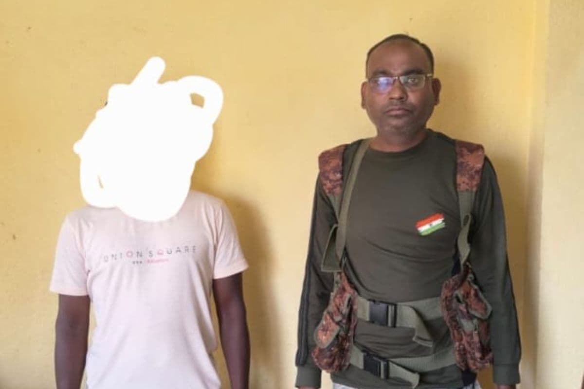 रविंद्र गंझू दस्ते को बड़ा झटका, लातेहार पुलिस ने खूंखार माओवादी मुकेश को दबोचा, 9 कांडों का था वांटेड
