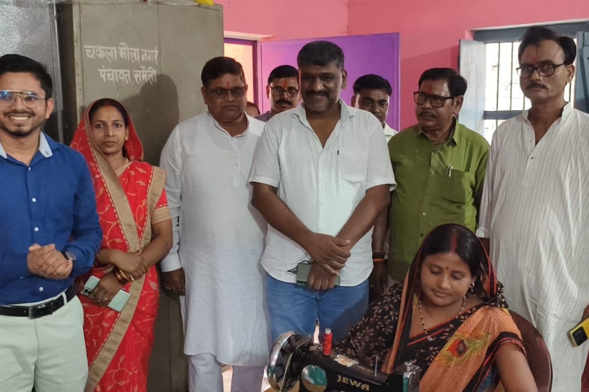 दीदी की सिलाई घर से बदल रही ग्रामीण महिलाओं की जिंदगी, आत्मनिर्भरता की नई मिसाल बना समेली
