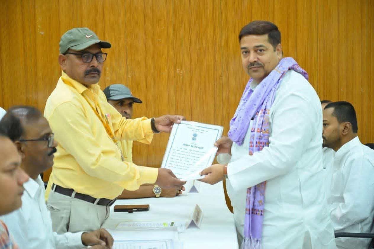 अशरफ अंसारी के निर्विरोध एमएलसी बनने पर लोजपा नेताओं में खुशी, जिलाध्यक्ष ने दी बधाई