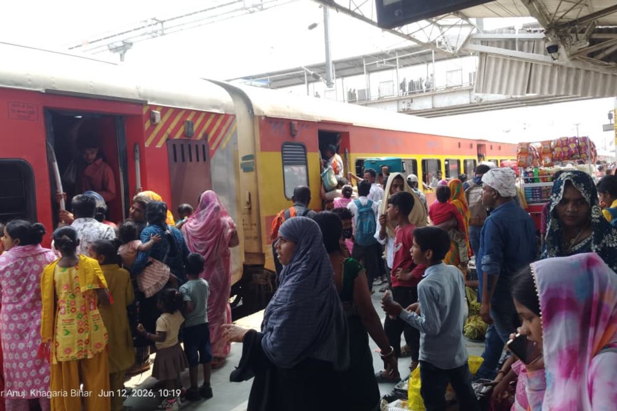 मानसी गोलीकांड के बाद भी नहीं सुधरी रेल सुरक्षा, खगड़िया स्टेशन पर पुलिस की कमी से यात्रियों में डर
