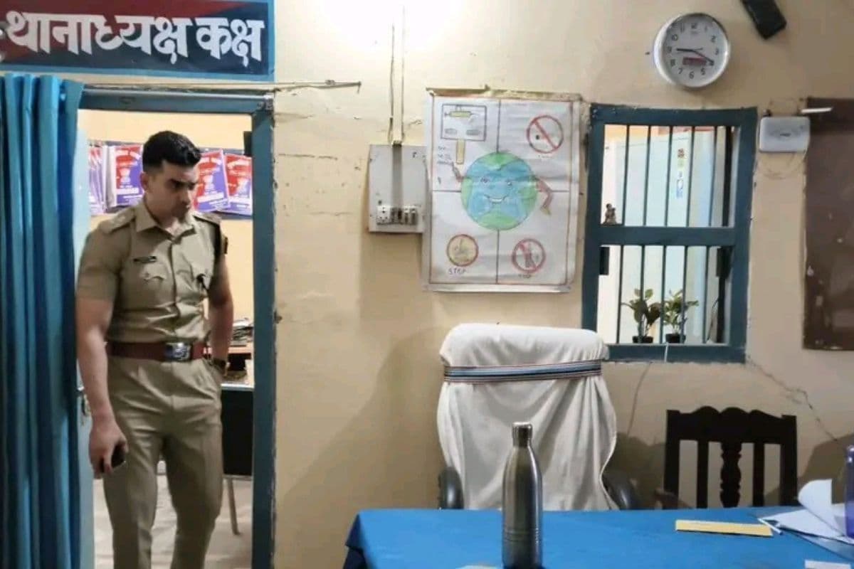 खगड़िया में रात में थाने पहुंचे नए SP, रिकॉर्ड से लेकर साफ-सफाई तक की जांच, पुलिसकर्मियों में मची हलचल