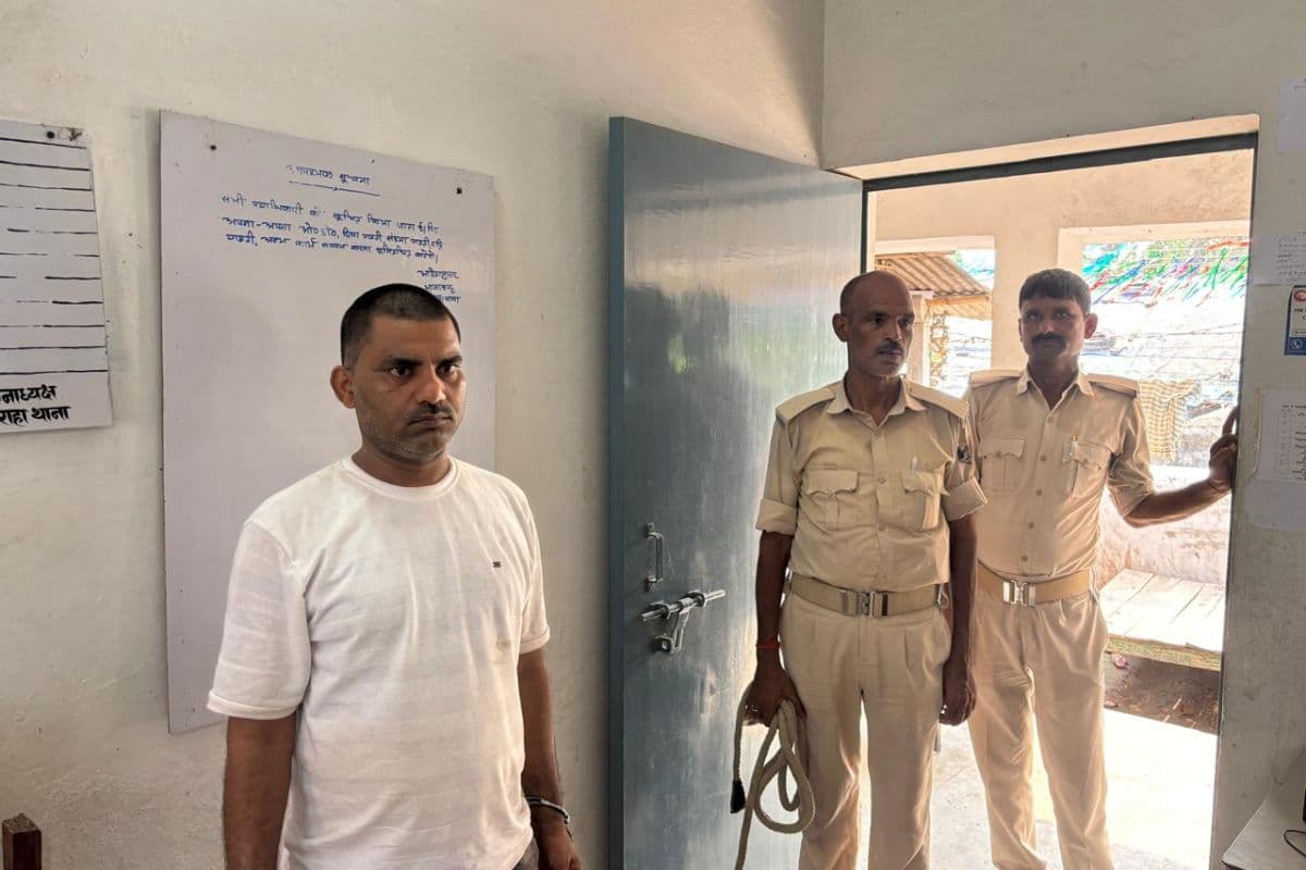 खगड़िया में पुलिस की कार्रवाई, घर में छापेमारी कर 1 किलो से अधिक गांजा बरामद, एक गिरफ्तार