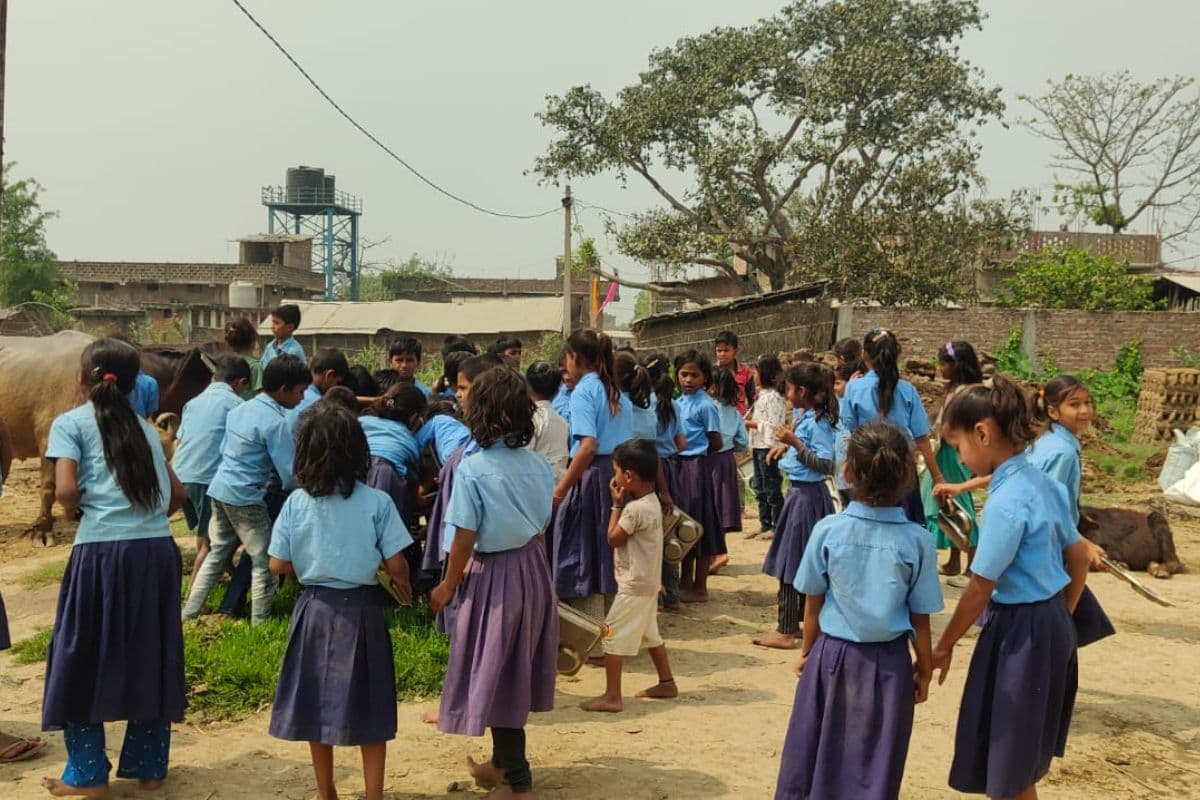 गोगरी में सुबह हुई बारिश बेअसर, चंद घंटों में ही निकली चिलचिलाती धूप, गर्मी से लोग बेहाल
