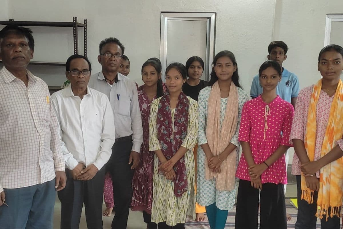 Kharsawan: शहीद निर्मल महतो स्मारक भवन में कुड़माली भाषा की निशुल्क कक्षाएं आयोजित