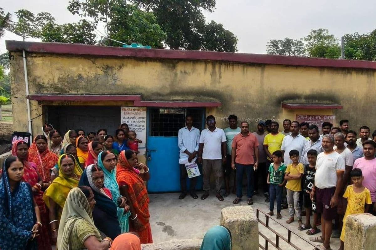 कोडरमा: 3 मिनट में 3 इंजेक्शन लगने के बाद 9 माह की बच्ची की बिगड़ी तबीयत, आंगनबाड़ी केंद्र में जड़ा ताला 