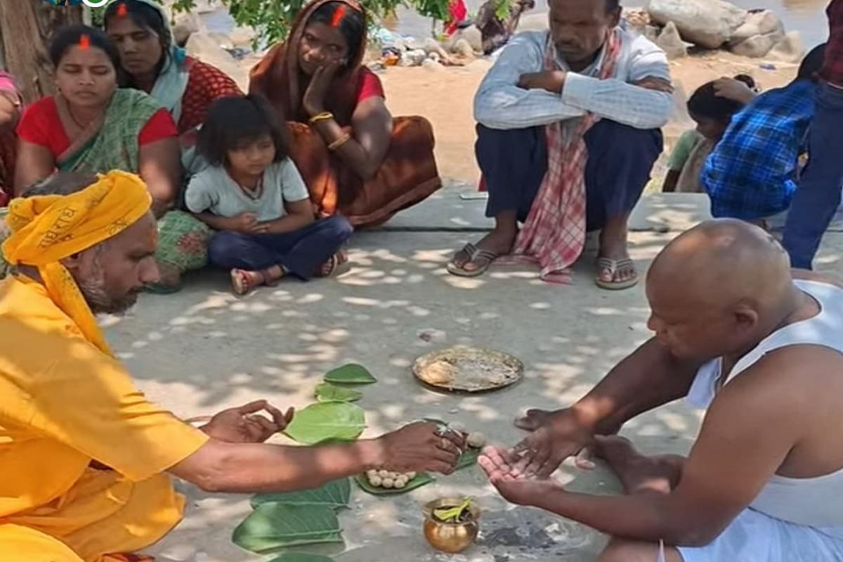 बेटी ने अपनी मर्जी से कर ली प्रेमी संग शादी, बाप ने जीते जी कर दिया पिंडदान