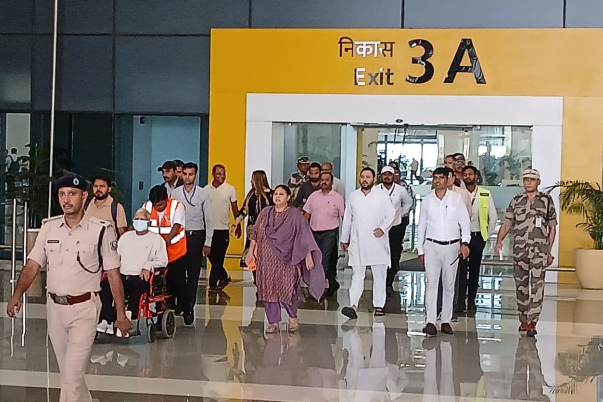 'छोटी सोच की राजनीति कर रहे', बंगला खाली करने के मुद्दे पर बरसे तेजस्वी, लालू और मीसा