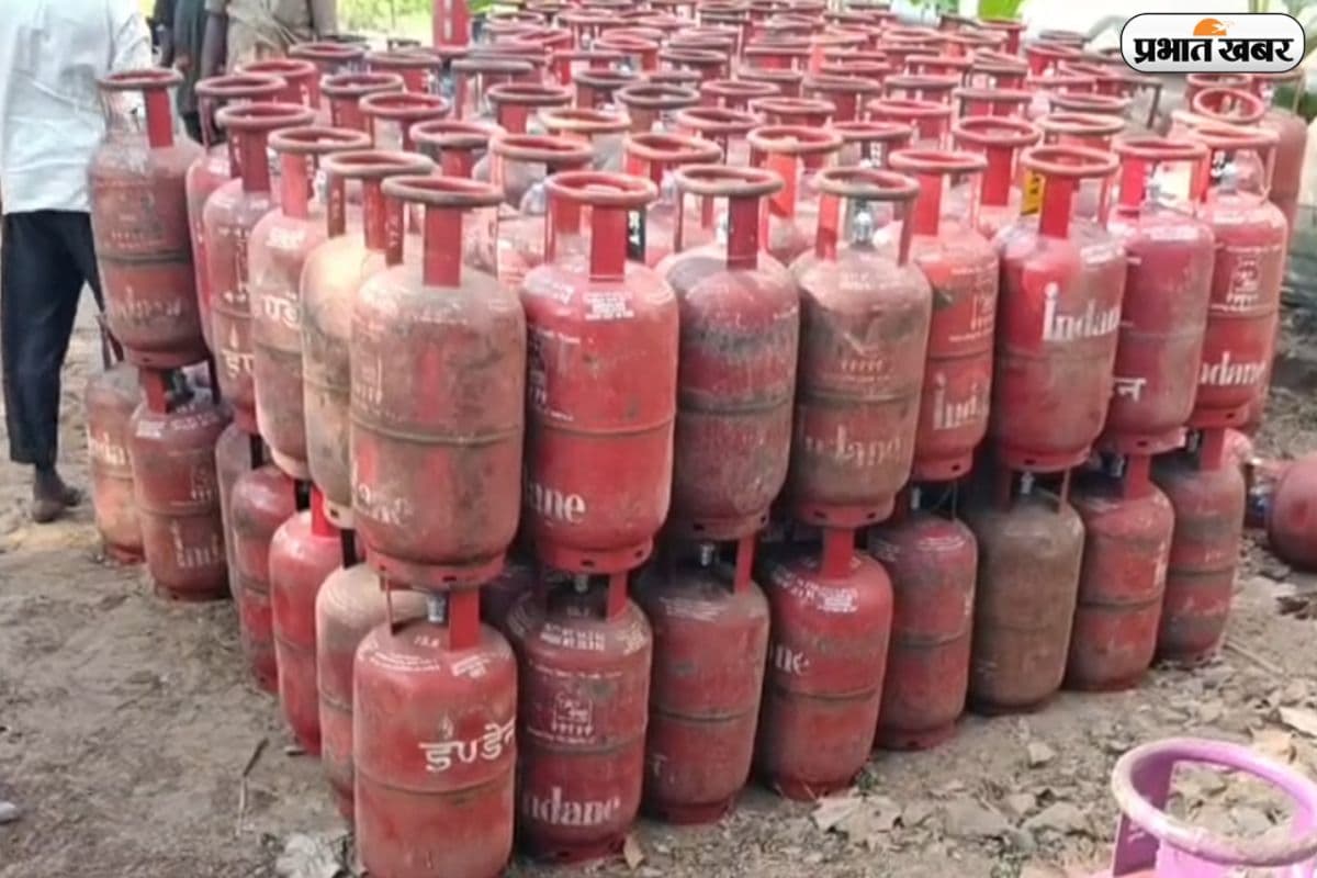 रसोई का बजट बिगड़ा! 29 रुपये महंगा हुआ घरेलू LPG सिलेंडर, फटाफट चेक करें अपने शहर का नया रेट 