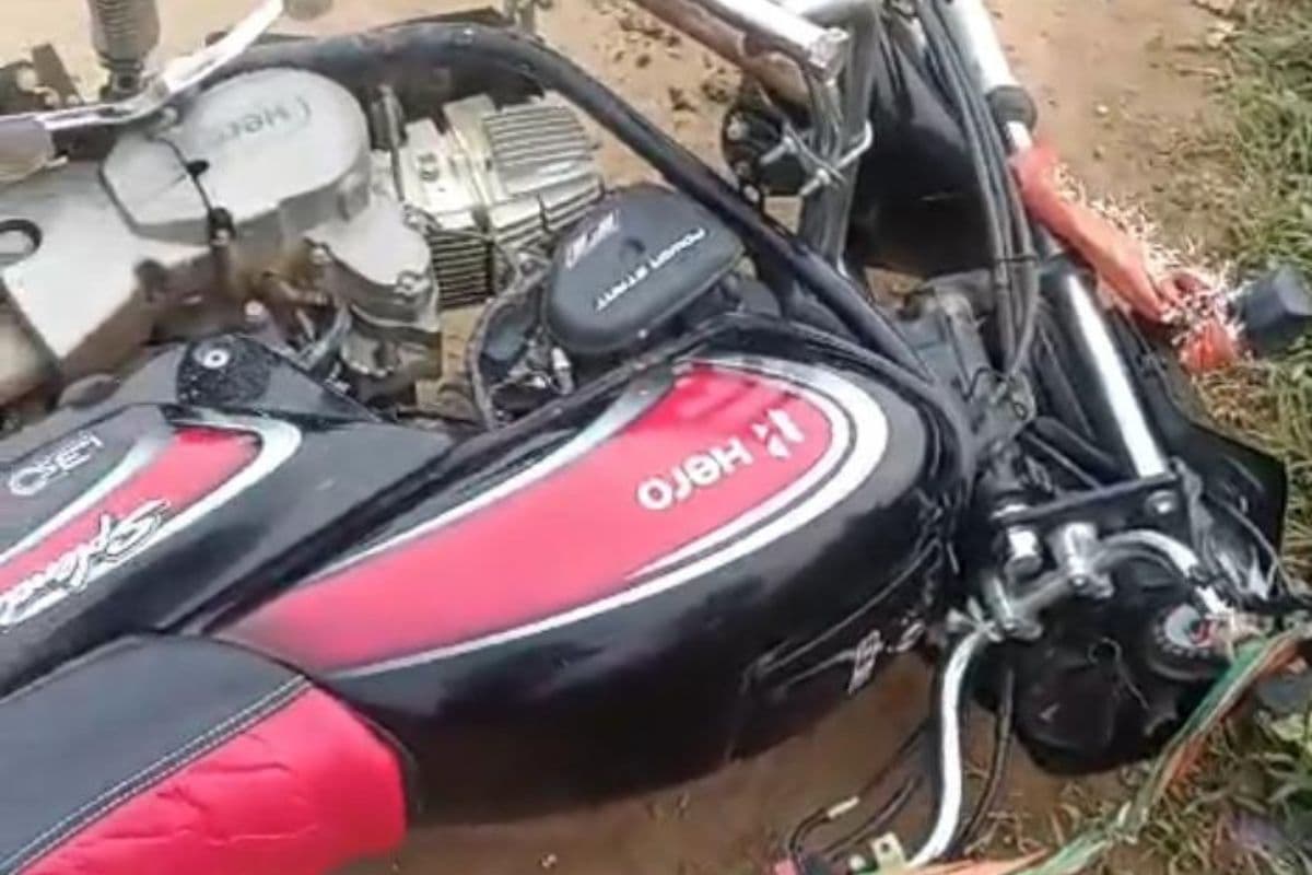 मुंगेर में डीजल लेने जा रहे युवकों को ट्रैक्टर ने मारी टक्कर, सड़क पर मची अफरातफरी