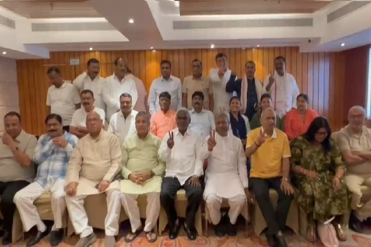 राज्यसभा चुनाव से पहले एनडीए ने दिखाई ताकत, होटल रेडिशन ब्लू से 24 विधायकों की तस्वीर जारी