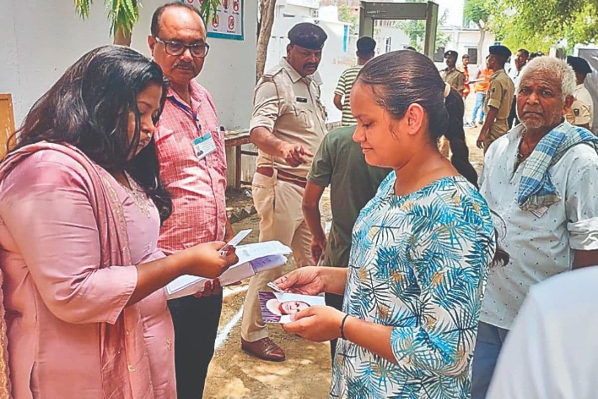 लखीसराय में 'सॉल्वर गैंग' का भंडाफोड़, मेडिकल कॉलेजों के छात्र दूसरे की जगह दे रहे थे परीक्षा