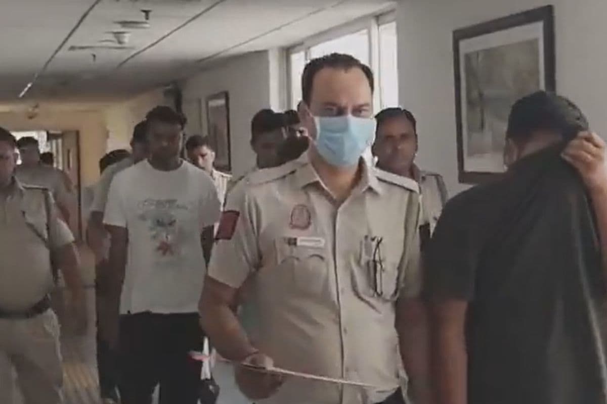 नीट पेपर लीक : आरोपियों की हिरासत अवधि 15 जून तक बढ़ी, एक आरोपी को परीक्षा के लिए पढ़ाई की अनुमति मिली